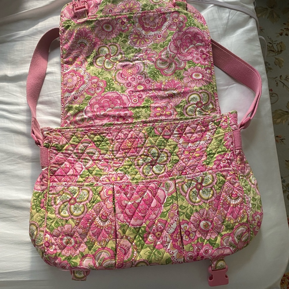 Vera Bradley Crossbody Messenger Bag. Pristine Condition. - Picture 3 of 5